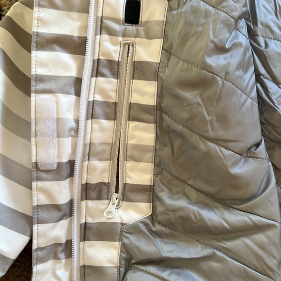 Mountain Hardware ski jacket - Picture 4 of 10